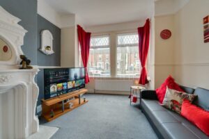 Bed & Breakfast Accommodation In Hull Page image 6 Picture of Ahenfie Plaza By Jesouth
