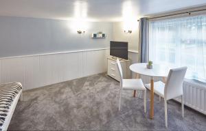 Host & Stay - Princess Place Studio image two