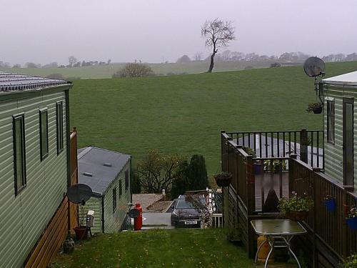 Superb luxury 2 Bedroom Double bed settee sleep six caravan Accommodation image 3 Superb luxury 2 Bedroom Double bed settee sleep six caravan image three