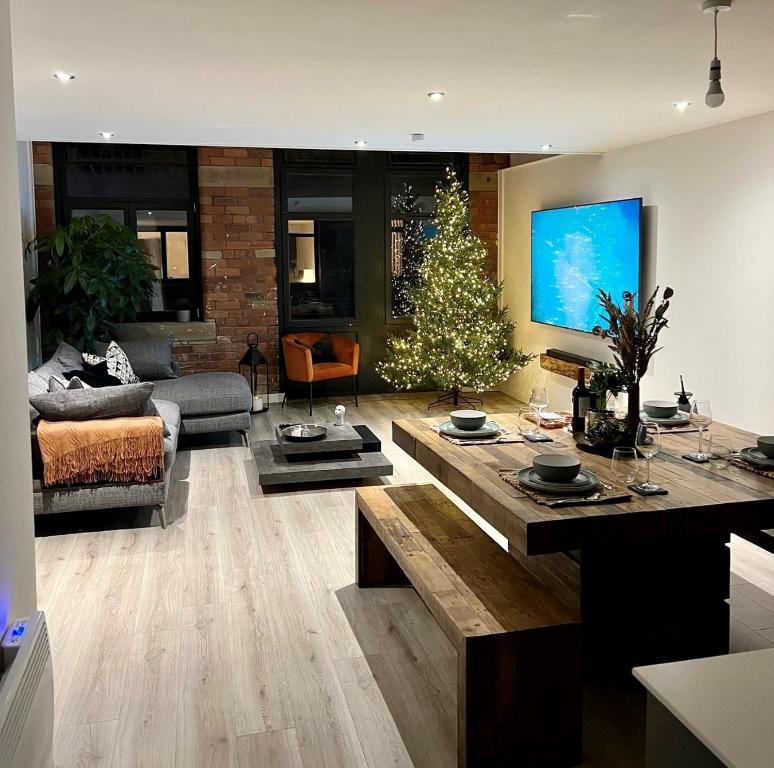 EXCLUSIVE and MODERN - Bradford City Centre- 85" Cinema TV Accommodation image 1 EXCLUSIVE and MODERN - Bradford City Centre- 85