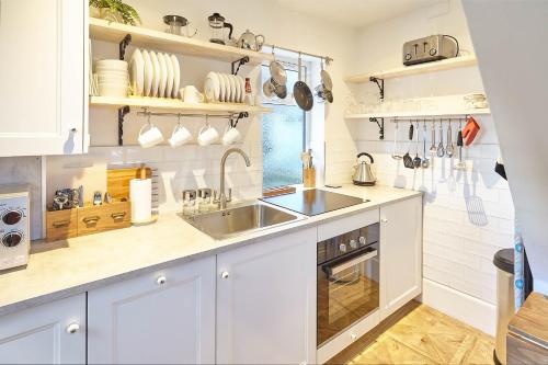 Host & Stay - Albion Cottage Accommodation image 3 Host & Stay - Albion Cottage image three