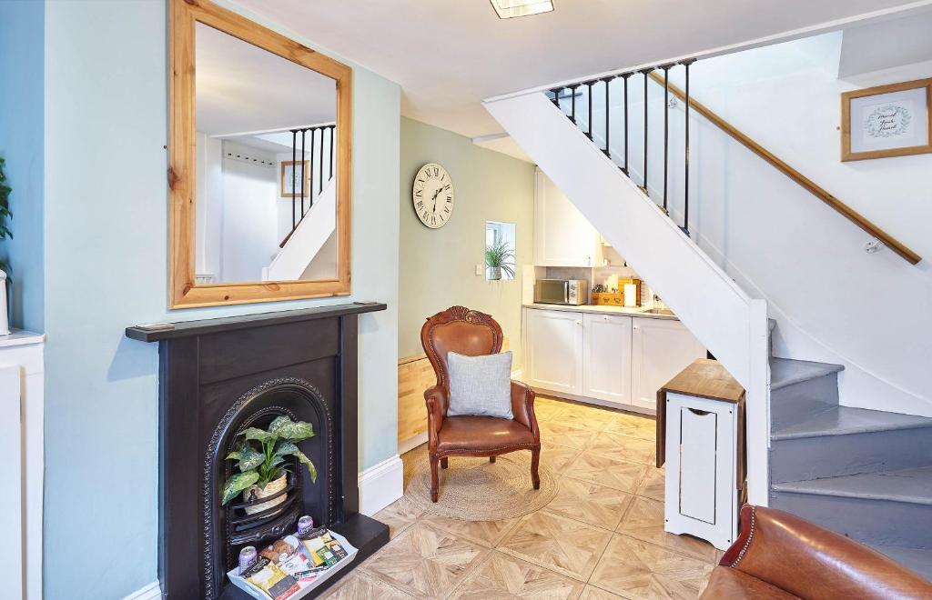 Host & Stay - Albion Cottage Accommodation image 1 Host & Stay - Albion Cottage image one
