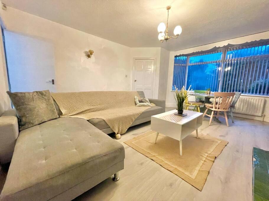 Spacious, Bright, Private 3 Bed Family Home Accommodation image 1 Spacious, Bright, Private 3 Bed Family Home image one