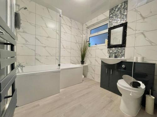 Spacious, Bright, Private 3 Bed Family Home Accommodation image 3 Spacious, Bright, Private 3 Bed Family Home image three