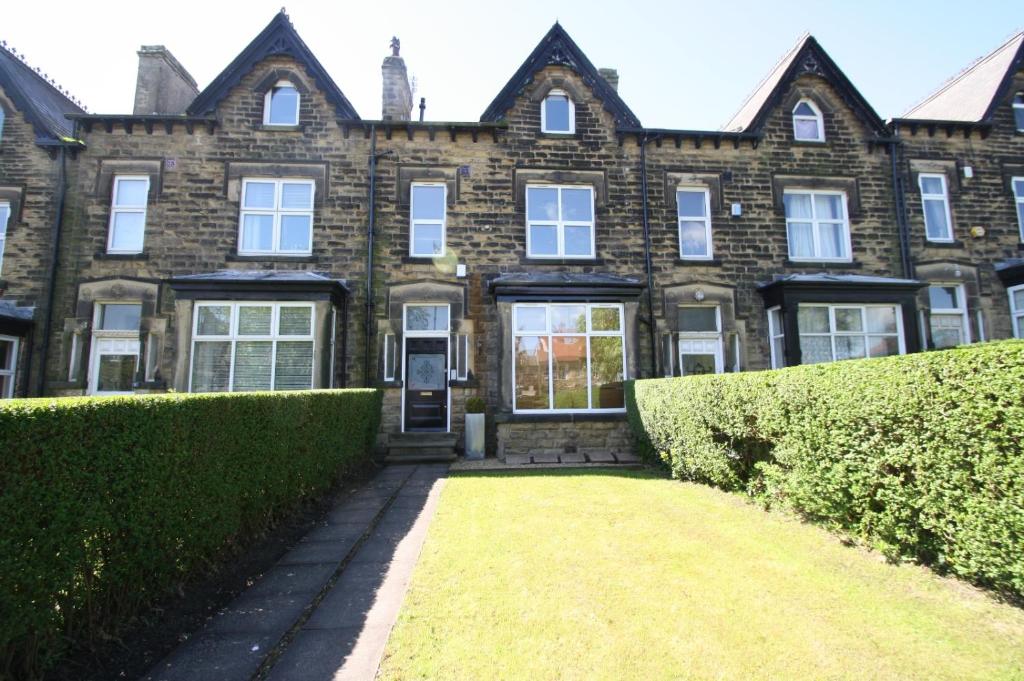 PARKHOUSE APARTMENTS LEEDS Stunning 1 bedroom apartment Roundhay Leeds Accommodation image 1 PARKHOUSE APARTMENTS LEEDS Stunning 1 bedroom apartment Roundhay Leeds image one