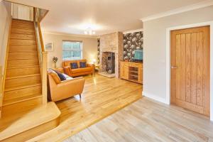 Host & Stay - Holmedene image two