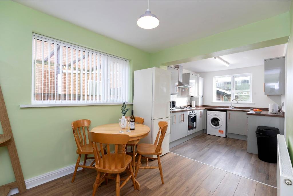 Wroxton Close Accommodation image 1 Wroxton Close image one