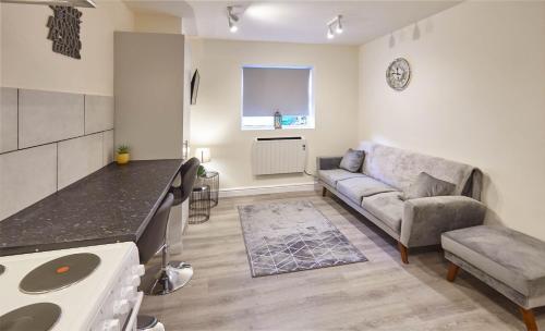 Host & Stay - Royal Cottage Accommodation image 3 Host & Stay - Royal Cottage image three
