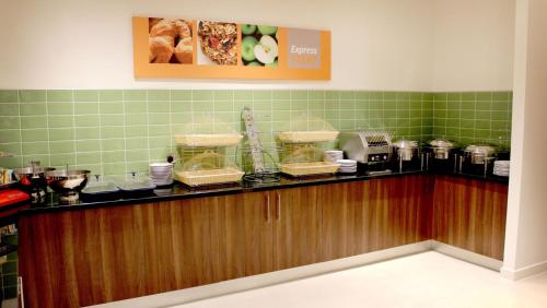 Holiday Inn Express Wakefield, an IHG Hotel image three