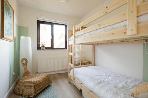 Stylish apartment with balcony, minutes from beach image two