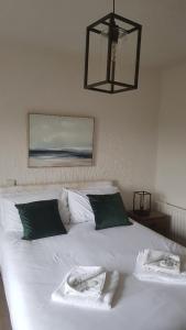 Sea view Penthouse flat 6 with fast WiFi and Free PARKING Accommodation image 2 Sea view Penthouse flat 6 with fast WiFi and Free PARKING image two