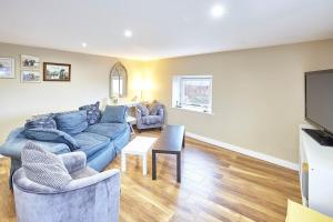 Host & Stay - Abbey Heights image two