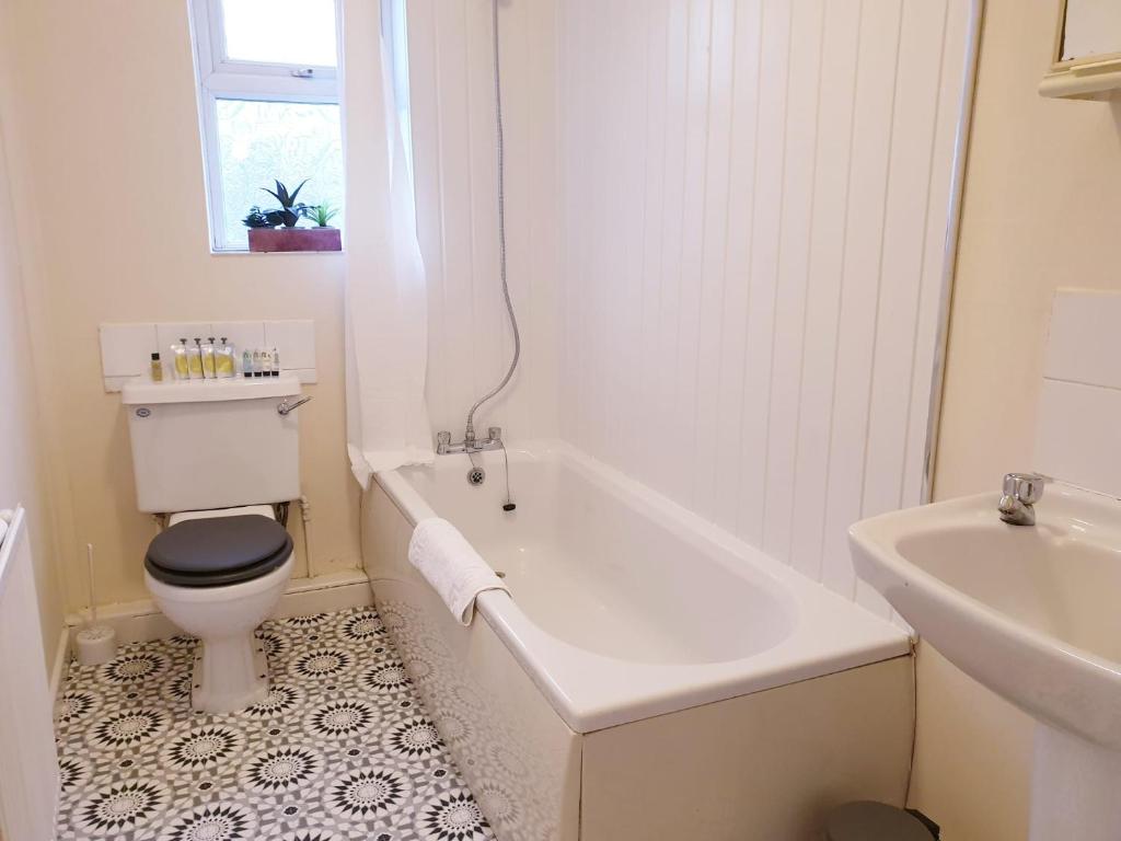 The Harrington 2 Bedroom House Doncaster - Hosted by Seren Property Accommodation image 1 The Harrington 2 Bedroom House Doncaster - Hosted by Seren Property image one