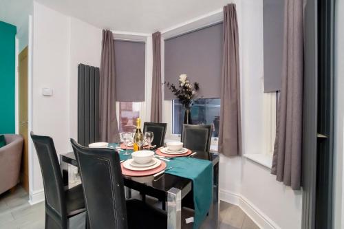 Apartment 1 The Keyes- Stylish & Spacious Apartment With Free Parking Accommodation image 3 Apartment 1 The Keyes- Stylish & Spacious Apartment With Free Parking image three