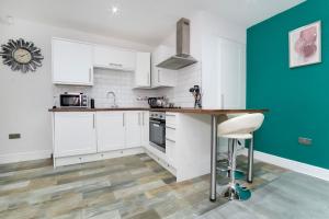 Apartment 1 The Keyes- Stylish & Spacious Apartment With Free Parking Accommodation image 2 Apartment 1 The Keyes- Stylish & Spacious Apartment With Free Parking image two