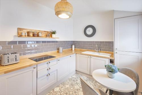 Host & Stay - Den at Westcliff image three