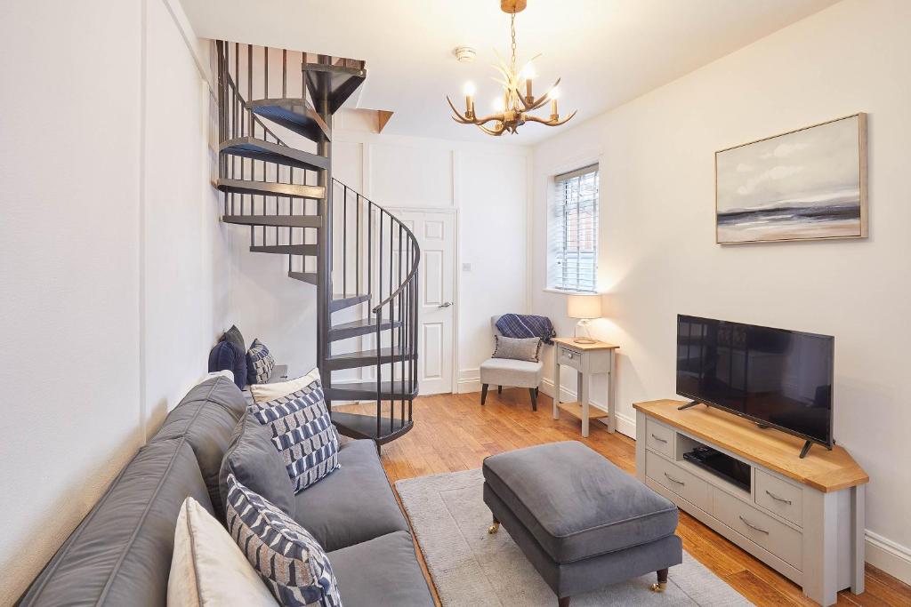 Host & Stay - Den at Westcliff image one