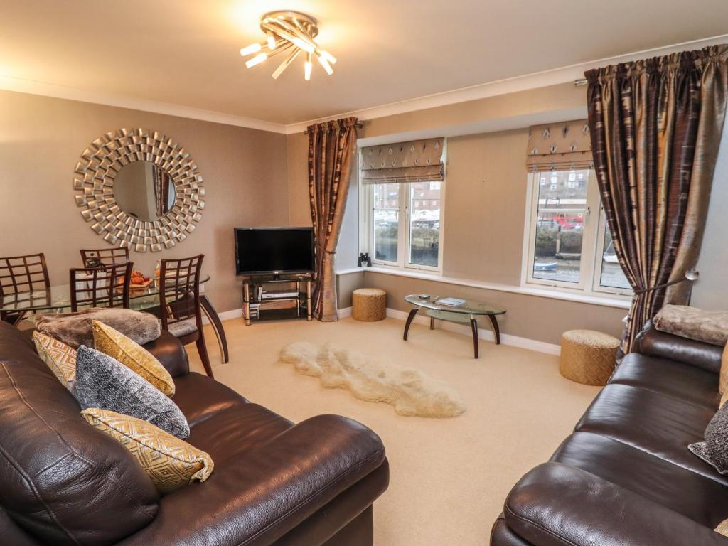 5 Hunton Court image one