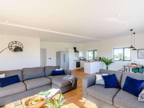 2-Bed Modern Bungalow - Outstanding Country Views Accommodation image 3 2-Bed Modern Bungalow - Outstanding Country Views image three