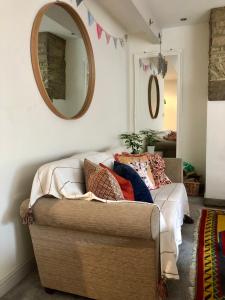 Wuthering Cottage - Central, Stylish, Cosy, Comfy Accommodation image 2 Wuthering Cottage - Central, Stylish, Cosy, Comfy image two