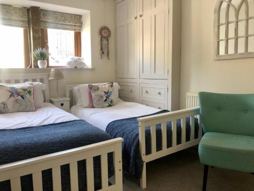 Wuthering Cottage - Central, Stylish, Cosy, Comfy Accommodation image 3 Wuthering Cottage - Central, Stylish, Cosy, Comfy image three