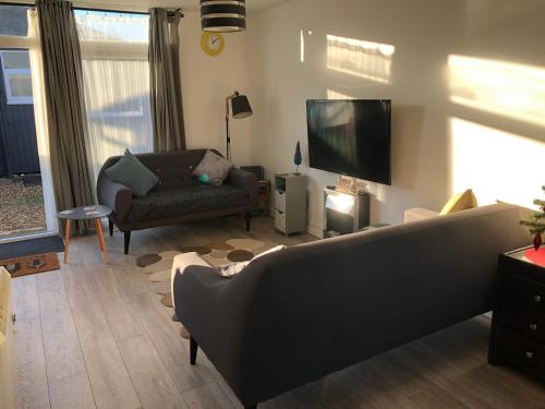 Pebbles 144 South Shore 2 bed chalet 2 dog friendly, sleeps 4 image three