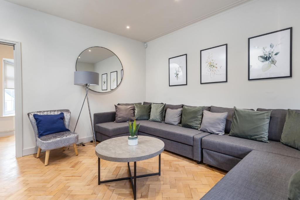 Cosy, Exclusive, Sheffield House near Peak District Accommodation image 1 Cosy, Exclusive, Sheffield House near Peak District image one