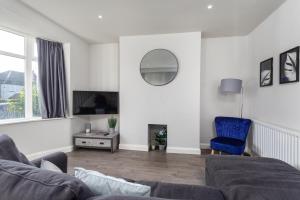 Superb Newly Extended House near Peak District, parking Accommodation image 2 Superb Newly Extended House near Peak District, parking image two