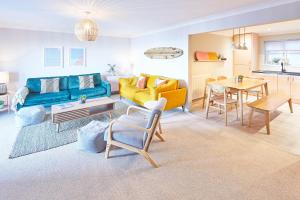 Host & Stay - 'Salty' Seaview image two