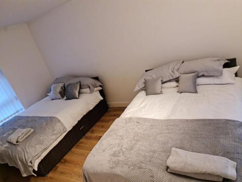 24 Dryden Road - Beautiful 2 bed Accommodation image 3 24 Dryden Road - Beautiful 2 bed image three