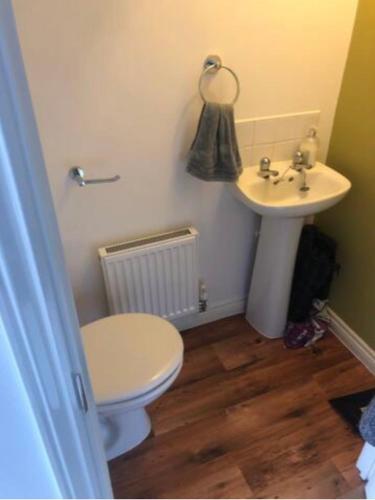 Cheerful Heeley Home Accommodation image 2 Cheerful Heeley Home image two