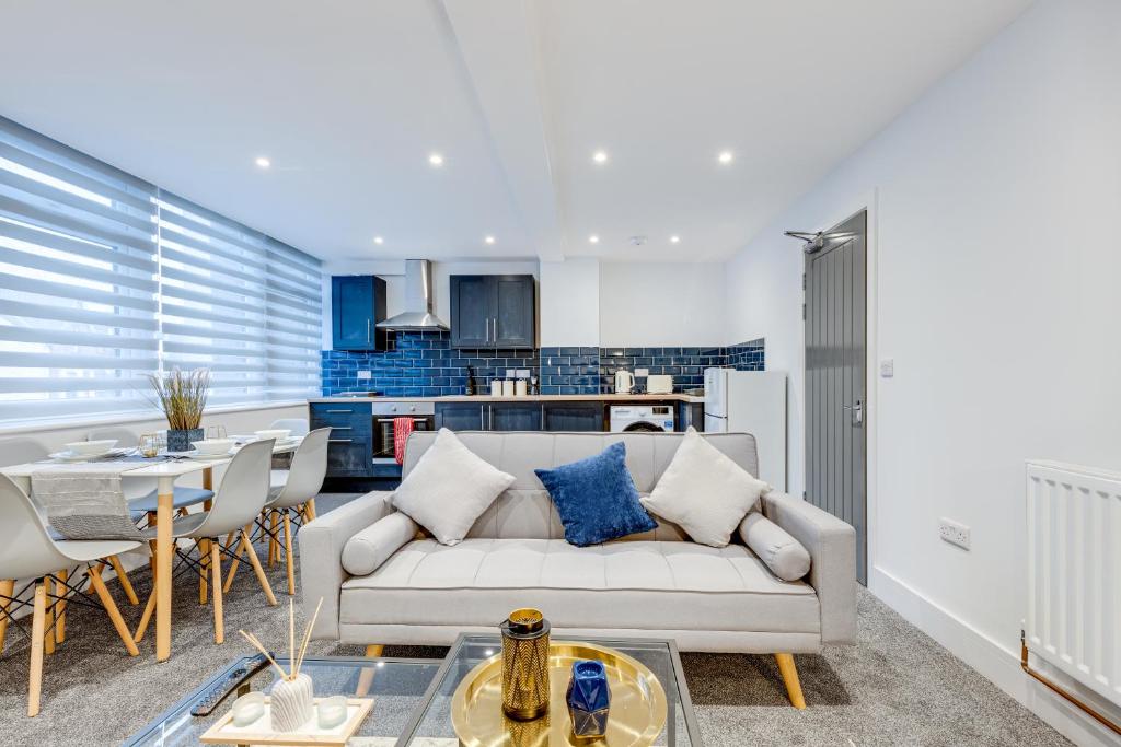 Centrally Located, Modern 2 Bedroom Apartment with Parking Accommodation image 1 Centrally Located, Modern 2 Bedroom Apartment with Parking image one