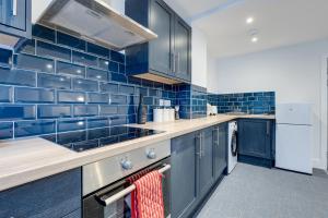 Centrally Located, Modern 2 Bedroom Apartment with Parking Accommodation image 2 Centrally Located, Modern 2 Bedroom Apartment with Parking image two