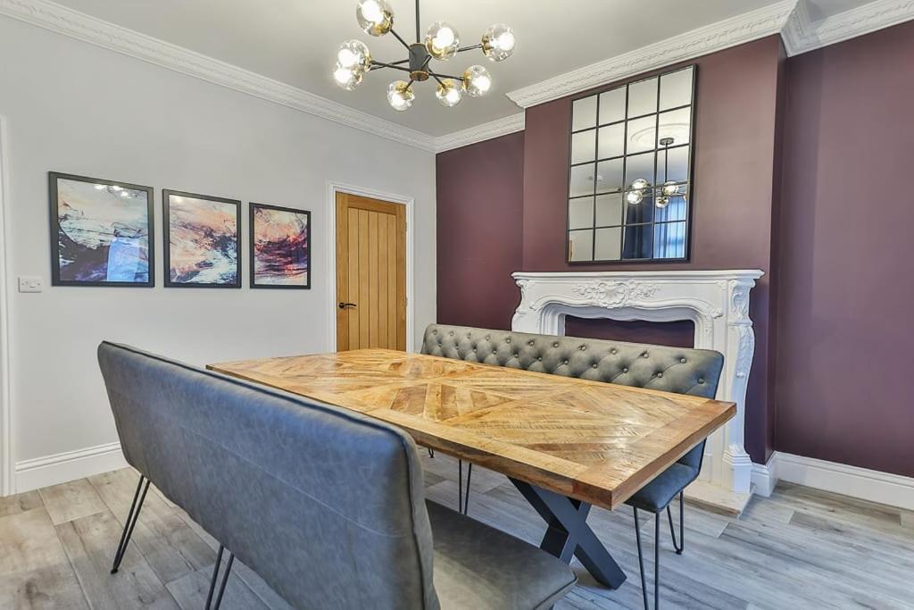 Luxury Spacious Pad with Games Room Accommodation image 1 Luxury Spacious Pad with Games Room image one
