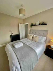 Modern Cottage Style House with Log Burner Accommodation image 2 Modern Cottage Style House with Log Burner image two