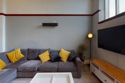 HU1 Boutique City Apartment- sleeps 6 Accommodation image 3 HU1 Boutique City Apartment- sleeps 6 image three