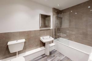 HU1 Boutique City Apartment- sleeps 6 Accommodation image 2 HU1 Boutique City Apartment- sleeps 6 image two