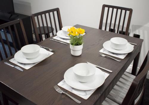 Beautifully refurbished 2 bedroom self-contained apartment with secure parking image three