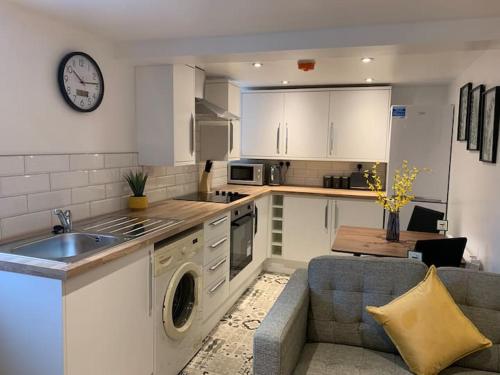 Newly Refurbished Studio Close to City Centre Accommodation image 2 Newly Refurbished Studio Close to City Centre image two
