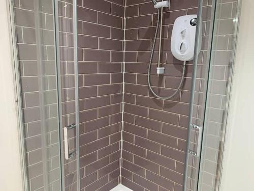 Huge studio close to city centre with free secure parking image two