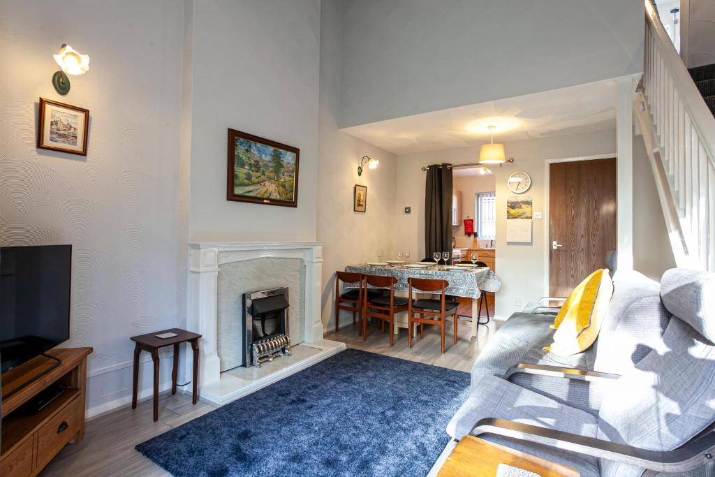 Spacious Townhouse Near the Industrial Area image one