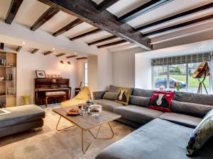 Aysgarth Nook by Maison Parfaite - Luxury Holiday Home with Hot Tub image two