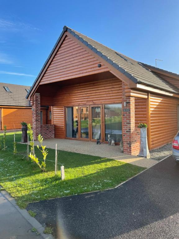 31 Cherry East Riding of Yorkshire Hot Tub & Fishing image one