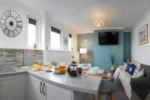 BAY VIEW Amazing SEA VIEWS!!! Yorkshire Coast Holiday Lets Accommodation image 2 BAY VIEW Amazing SEA VIEWS!!! Yorkshire Coast Holiday Lets image two