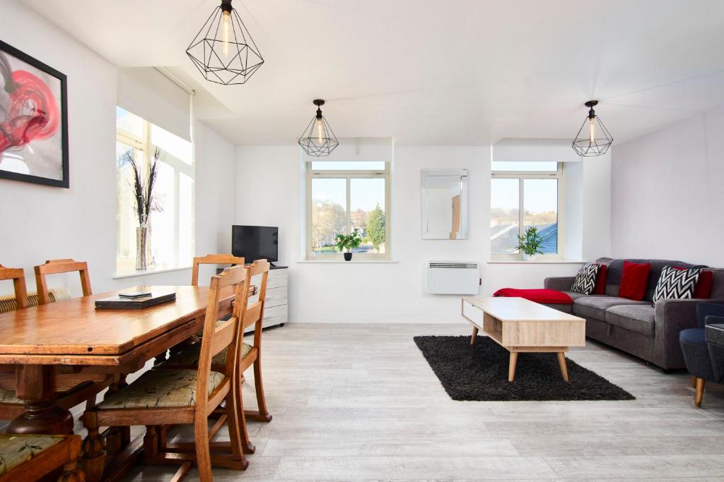 Executive Apartment - Sleeps 6 Accommodation image 1 Executive Apartment - Sleeps 6 image one
