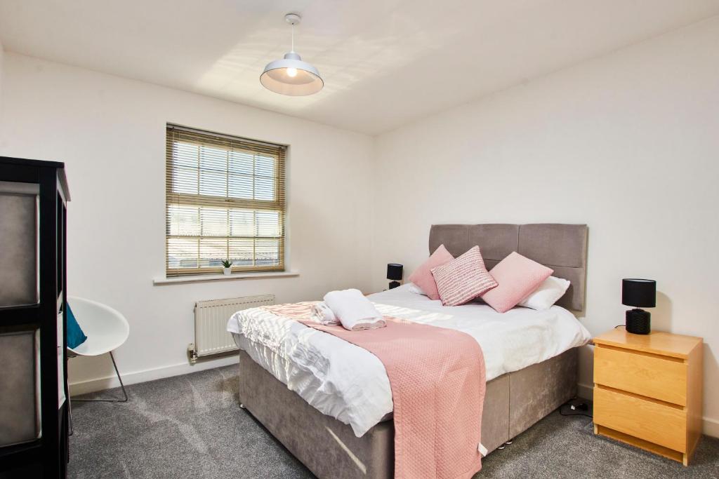 Stunning 2 Bed Apartment -Parking - Great Location Accommodation image 1 Stunning 2 Bed Apartment -Parking - Great Location image one