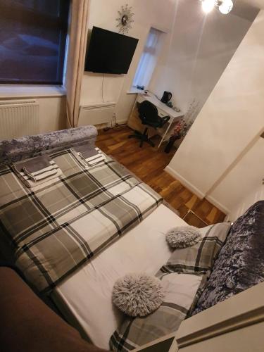 Petals Room 2 image two