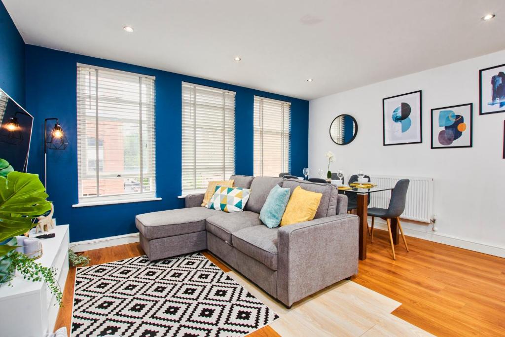 Stunning City Centre 3 Bed, 3 Bath - Sleeps 8! Accommodation image 1 Stunning City Centre 3 Bed, 3 Bath - Sleeps 8! image one