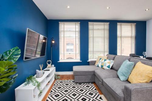 Stunning City Centre 3 Bed, 3 Bath - Sleeps 8! Accommodation image 3 Stunning City Centre 3 Bed, 3 Bath - Sleeps 8! image three