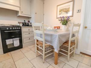 Dray Cottage image two
